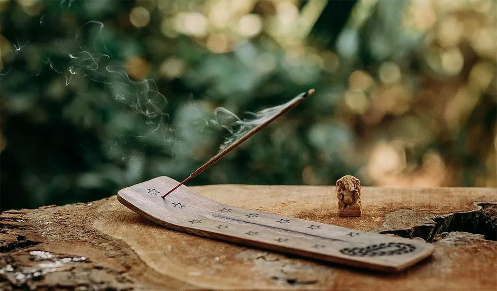 Индийские благовония: для чего нужны, польза, как использовать